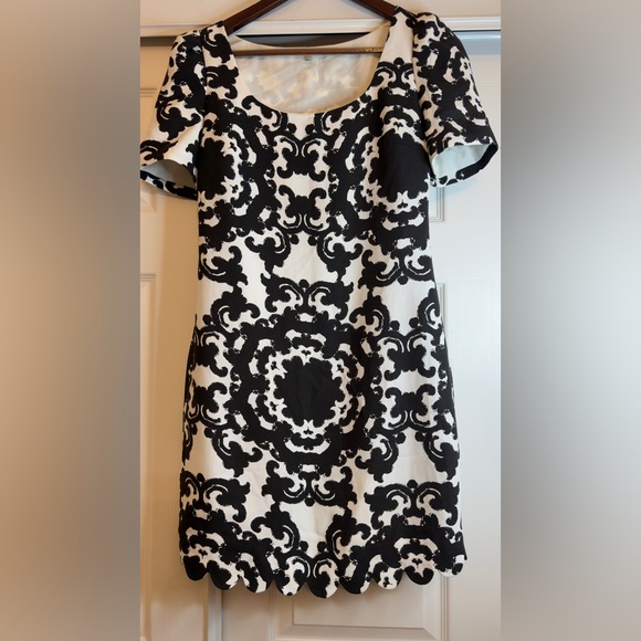 Chic Black and White Patterned Mini Dress - Picture 2 of 9